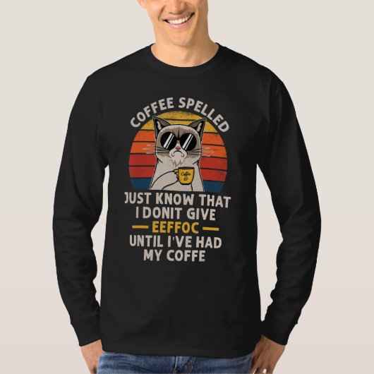 コーヒーのスペルは逆Eeffoc CatsがCoffを飲む Tシャツ (正面)