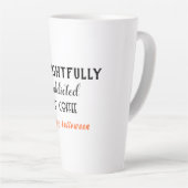 コーヒーのハロウィンに夢中になっている カフェラテマグ (右アングル)