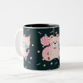 コーヒーのマグを飲む ツートーンマグカップ (正面左)