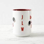 コーヒーのマグカップで一口飲む マグカップ (中央)