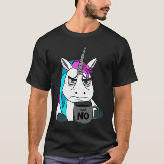 コーヒーのマグカップを持つ一角獣は一角獣ではない Tシャツ