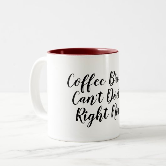 コーヒーの休憩は健康な薬を飲み込めないおもしろい ツートーンマグカップ (正面左)