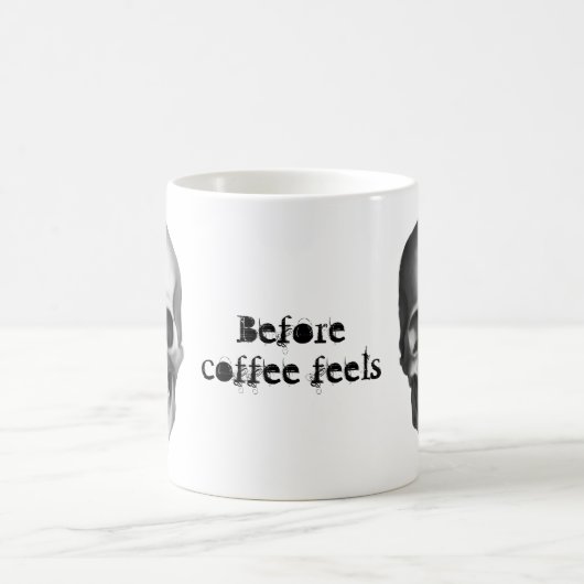 コーヒーの前に現実的な白黒のスカル モーフィングマグカップ (中央)