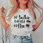 コーヒーの前に話すおもしろいこと Tシャツ<br><div class="desc">朝もしのジョーを考え食べる前に会話に我慢できない、このティーにおもしろい話を聞かせなさい。デザインは黒い手書きスタイル文字に「No Talkie Before Coffee」と持ち帰りコーヒーカップイラストレーションを備えている。</div>