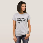 コーヒーはカフェイン好きのシャツおもしろいを私にさせた Tシャツ (正面フル)