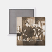 コーヒーはシシー1890男性ビールを飲む マグネット (正面/裏面)