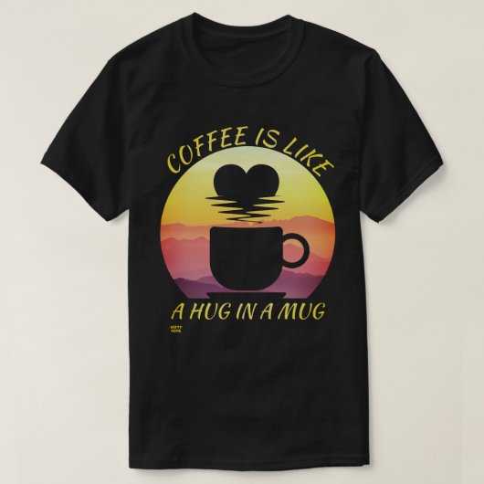 コーヒーはマグカップの中でハグのようなものだ Tシャツ (デザイン正面)
