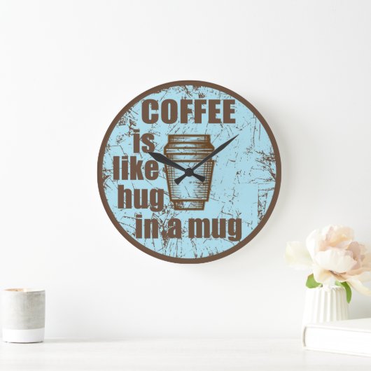 コーヒーはマグカップの飲み物の中でハグのようにおもしろいなる ラージ壁時計 (ホーム)