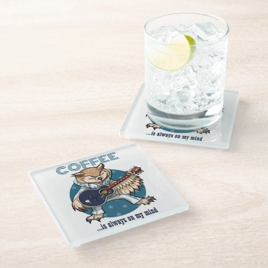 コーヒーは常に私の心のギターフクロウの漫画に載っている ガラスコースター (アングル)