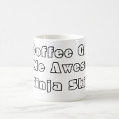 コーヒーは私に忍者Skillzを与えます! コーヒーマグカップ (中央)