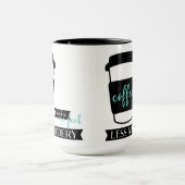 コーヒーは私に感じより少ないムダリおもしろい引用文マグ マグカップ (中央)