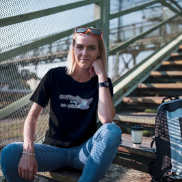 コーヒーは私の共同パイロット Tシャツ