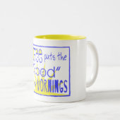 コーヒーは私の朝のマグカップに「良い」を入れる ツートーンマグカップ (正面右)