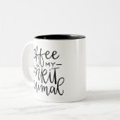 コーヒーは私の精神動物のマグです ツートーンマグカップ (正面左)