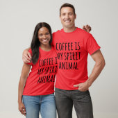 コーヒーは私の精神動物 ギフト Tシャツ (ユニセックス)