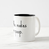 コーヒーは私をウンチさせる。 ツートーンマグカップ (正面右)