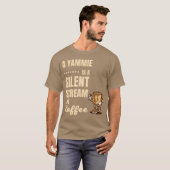 コーヒーへの沈黙の叫び、ヤミー面白い Tシャツ (正面フル)