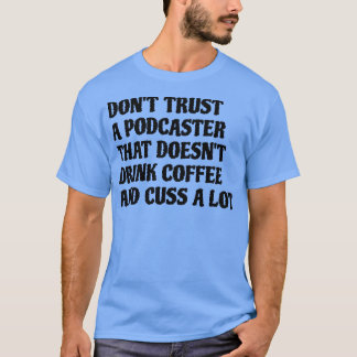 コーヒーをたくさん飲むポッドキャスター Tシャツ