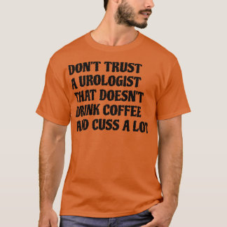 コーヒーをたくさん飲む泌尿器科医 Tシャツ