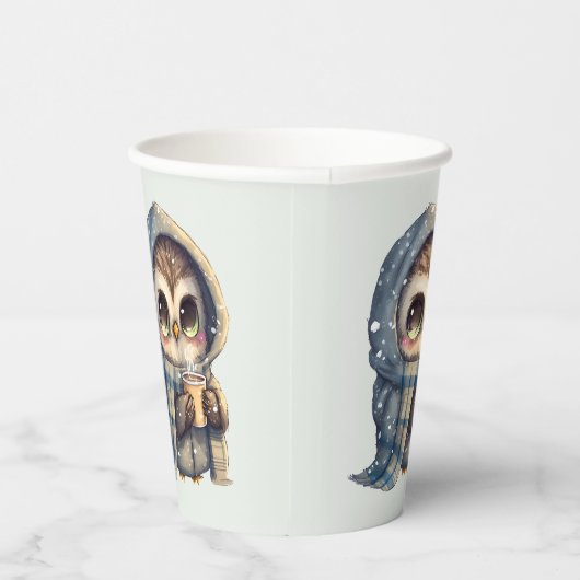 コーヒーを入れたかわいい大きな目のフクロウ –  紙コップ (右)