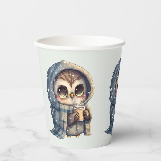 コーヒーを入れたかわいい大きな目のフクロウ –  紙コップ (正面)