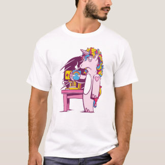 コーヒーを入れた疲れた一角獣 Tシャツ