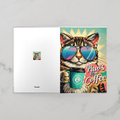 コーヒーを持ったオーバーサイズのサングラスをかけた猫 箔グリーティングカード (外側レイダウン)