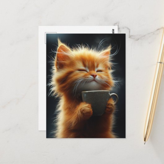 コーヒーを持った幸せなかわいいジンジャー子猫 ポストカード (正面/裏面インサイチュ)
