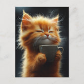 コーヒーを持った幸せなかわいいジンジャー子猫 ポストカード (正面)