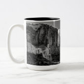 コーヒーを目覚めて下さい ツートーンマグカップ (左)