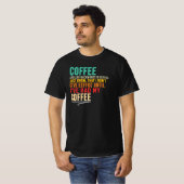 コーヒーを逆さに書くと「eeffoc」 サラスティックな引用 tシャツ (正面フル)