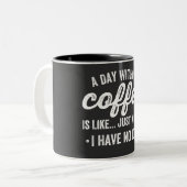 コーヒーを飲まない日は冗談に似ている ツートーンマグカップ (正面左)
