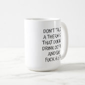 コーヒーを飲まない神経科医を信用するな コーヒーマグカップ (正面右)