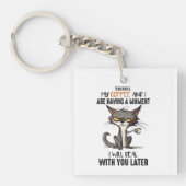 コーヒーを飲みながら猫を飼っていおもしろいる キーホルダー (正面)