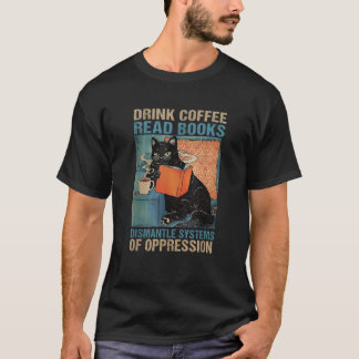 コーヒーを飲み本を読む抑圧のシステムを解体する Tシャツ