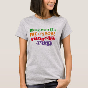 コーヒーを飲み、ギャングの叩く音のおもしろいなティーを置いて下さい Tシャツ
