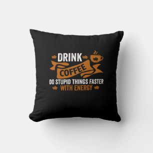 コーヒーを飲むとエネルギーを使って愚かなことをする クッション