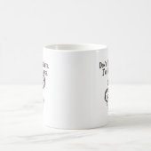 コーヒーを飲むまでは話しかけないでね マグカップ (中央)