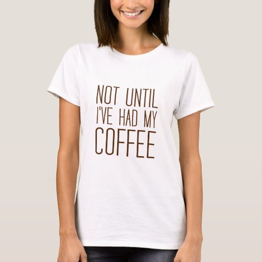 コーヒーを飲むまでコーヒーが大好きシンプル Tシャツ (正面)