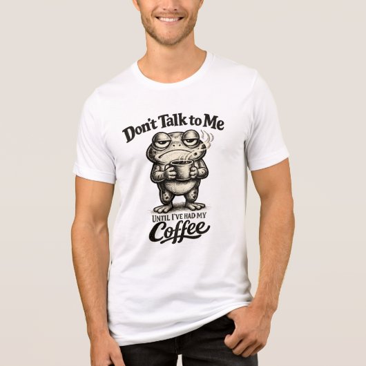コーヒーを飲むイラスト入りの不機嫌そうなカエル トライブレンドTシャツ (正面)