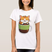 コーヒーを飲む前の猫たち – かわいい猫とマグカップTシャツ Tシャツ (正面)