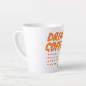 コーヒーを飲む カフェラテマグ (左アングル)