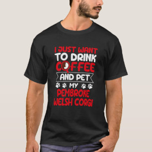 コーヒーを飲んでペンブロークウェルシュコーギーを撫でる Tシャツ