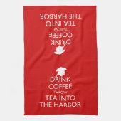 コーヒーを飲んで港にお茶を入れる キッチンタオル (縦)