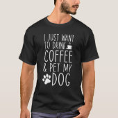 コーヒーを飲んで犬を撫でたいだけの私 面白 Tシャツ (正面)