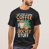 コーヒーを飲んで編み物をするのが好きな人へ Tシャツ (正面)