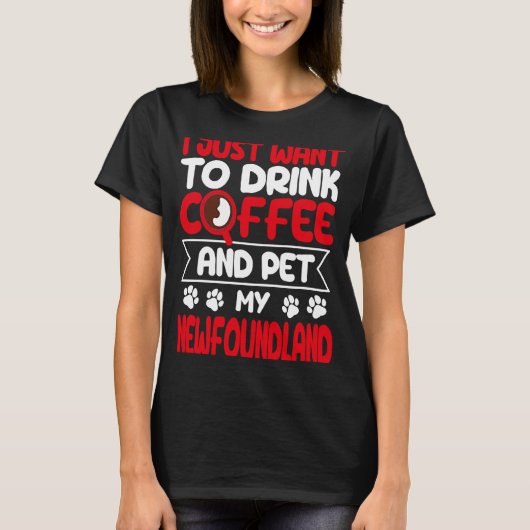 コーヒーを飲んで飼い慣れた犬のユーモアを愛撫 Tシャツ (正面)