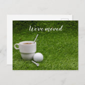 コーヒーカップで新しい家に引っ越したゴルフ ポストカード (正面/裏面)
