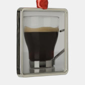 コーヒーカップのクローズアップ メタルオーナメント (右)