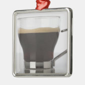 コーヒーカップのクローズアップ メタルオーナメント (左)